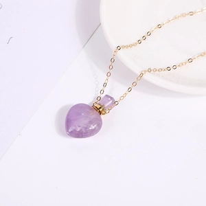 Halskette mit violettem Kristallherz-Parfümflakon-Anhänger und feiner Goldkette