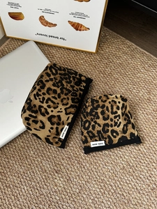 Set di mini beauty case leopardati in tela con cerniera e design portaoggetti