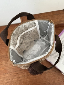 Borsa termica marrone in cotone con fodera in alluminio e dettaglio con nappa