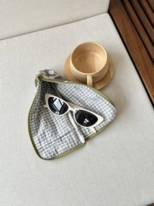 Floral embroidery cotton linen pouch for sunglasses and cosmetics with cat-eye glasses