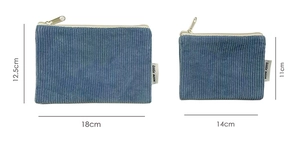 Detailansicht großer und kleiner Cordtaschen mit präzisen Größenabmessungen