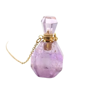 Halskette mit natürlichem Amethyst-Parfümfläschchen und facettiertem Edelsteinanhänger