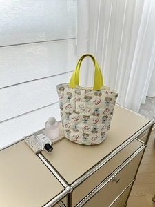 Sac Seau en Coton Matelassé Chien de Dessin Animé Sac Bandoulière Léger Polyvalent Femme Sac à Main Maman Design Frais Doux