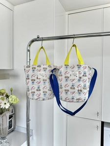 Sacs cabas et seaux matelassés avec motifs ours et poignées jaune vif