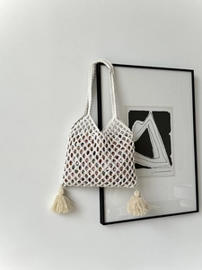 Sac cabas macramé fait main couleur crème avec de longues franges et doublure fleurie
