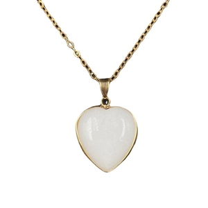 Collana con ciondolo a cuore in agata bianca minimalista con bordo e catena dorati