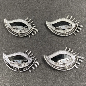 Lot de 4 broches œil protecteur vintage en argent vieilli avec incrustation coquille