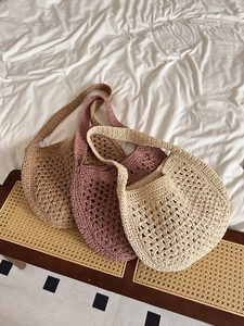 Grands sacs cabas bohèmes tissés à la main en coloris camel, rose et crème