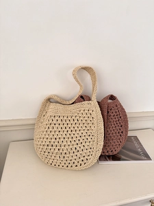 Grand sac cabas français en paille tissée de couleurs crème et rouge brique