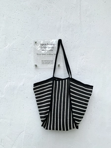 Retro striped woven shoulder bag with large capacity for beach and fashion use