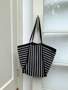 Retro striped woven tote bag with large capacity for beach and summer travel usage