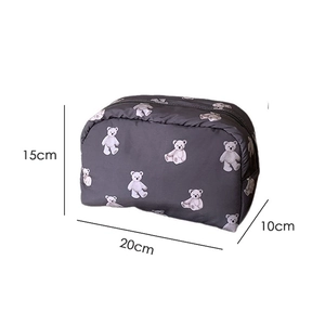 Product size diagram of gray bear print cosmetic bag showing dimensions 20x10x15cm