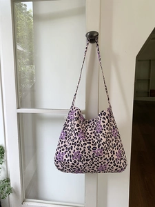 Pink leopard print tote bag with purple stars made of durable canvas material