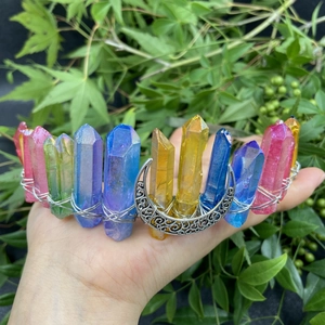Détails du diadème fait main en quartz aura avec croissant de lune et fil d'argent tressé