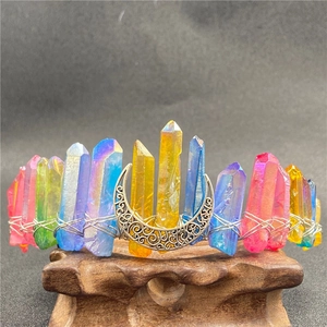 Détails de la couronne de cristal arc-en-ciel titane avec croissant de lune argenté
