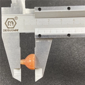 Ciondolo loto in agata scolpita 17mm con trama dettagliata in pietra arancione