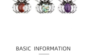 Détails des pendentifs araignée sertis d'agate, de nacre d'abalone et d'améthyste violette
