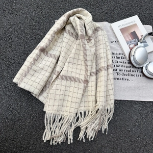 Dicker Karo-Quastenschal aus weichem Kaschmir-Stil Stoff für den Herbst und Winter