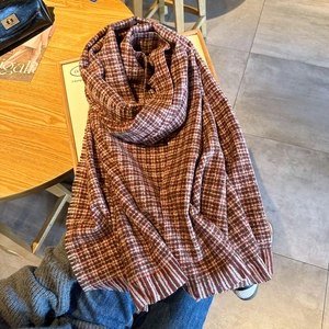 Écharpe en tricot à carreaux doux avec franges et motif vichy bordeaux pour femmes