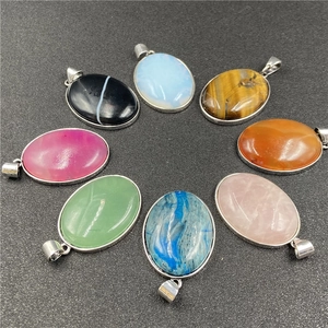 Ensemble de pendentifs arbre de vie en cristal d'agate et pierres naturelles