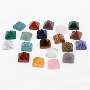 Mini piramidi di cristallo lucido in varie pietre preziose naturali e pietre colorate