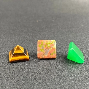 Set di piramidi di occhio di tigre e pietre di cristallo verde per gioielli