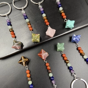 Portachiavi stella Merkaba con perline in pietra naturale nei colori dell'arcobaleno