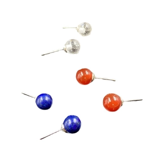 Drei Paar runde Ohrstecker aus rotem Achat, Amethyst und klarem Kristall im Set