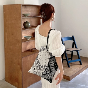 Retro paisley canvas tote bag for women with high capacity and black shoulder straps