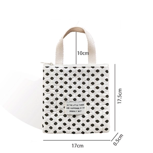 Dimensions détaillées du sac à main matelassé blanc avec motif de losanges verts