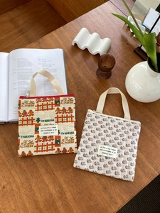 Mini sacs à main matelassés avec motifs festifs de pain d'épices et fleurs sur bois