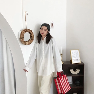 Woman carrying a red and white plaid tote bag with Japanese minimalist casual style