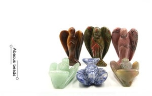 Detailliertes Set aus sechs natürlichen Edelstein-Schutzengelfiguren mit Gravuren