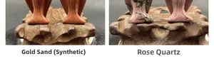 Detailvergleich von Engelsfiguren aus Goldfluss und Rhodonit auf Holzsockeln