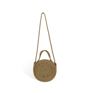 Sac à bandoulière en paille kaki fait main avec motif vague et poignées rondes