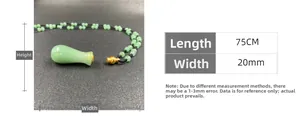 Dettaglio del ciondolo boccetta di profumo in giada con dimensioni 75 cm e 20 mm