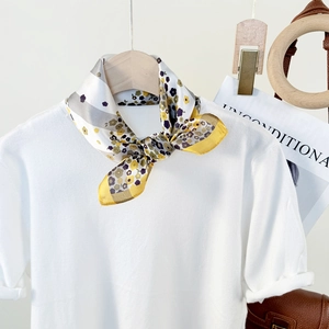 Elegant 100% Mulberry Silk Square Scarf For Women Floral Print Carriage Pattern Silk Headscarf Fashion Neck Accessories