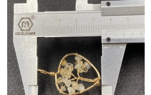 Detailed measurement of handmade gold wire leaf pendant with yellow citrine stones