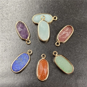 Pendenti in agata ovale sfaccettata in vari colori con bordi in metallo dorato