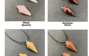 Détail de pendentifs en forme de cône hexagonal en quartz rose et pierre arc-en-ciel