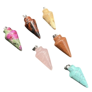Lot de six pendentifs en œil de tigre naturel en forme de prisme hexagonal avec boucles argent