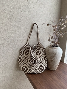 Women Retro Crochet Tote Bag Handwoven Cotton Granny Square Shoulder Bag Bohemian Contrast Color Floral Knit Travel Bag