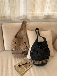 Sac fourre-tout en paille d'été avec motif crochet de fleurs ajourées en kaki et noir