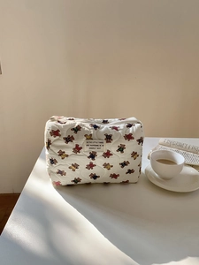 Trousse à maquillage matelassée crème avec motifs d'ours et fermeture éclair