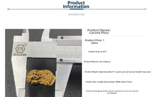 Detailansicht des handgeschnitzten Tigerauge Pixiu Anhängers mit Maßen am Messschieber