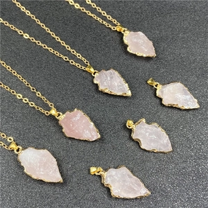Collier Pendentif Pointe De Flèche En Quartz Rose Avec Bord En Alliage Plaqué Or Cristal Naturel Bijoux Pour Femmes