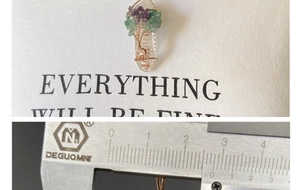 Mesure détaillée du pendentif en cristal Arbre de Vie avec fil de cuivre et pierres colorées