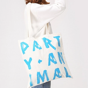 Detail der weißen Canvas-Tasche mit blauem PARTY ANIMAL Graffiti-Kunstdruck-Design