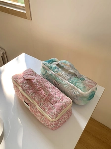 Gesteppte Blumen und Batik Aufbewahrungstasche Set für Haargeräte mit Griff und Verschluss