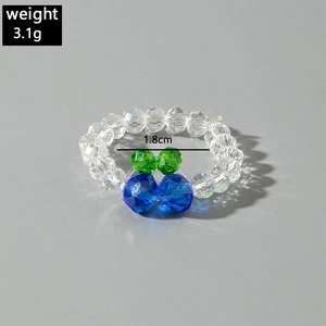 Detailed view of handmade beaded flower ring with 3.1g weight and 1.8cm inner diameter